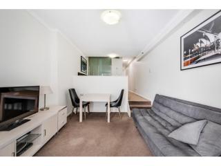 Charming 2-bedroom apartment with WiFi, AC in enjoyable Rīga - Riga - 9