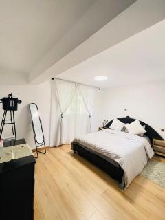 Cozy & Comfy apartment close to all spots - 0