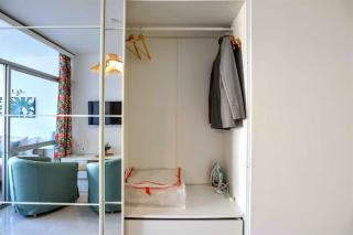 Tropical Holiday Apartment - Parking, WiFi, AC - 6