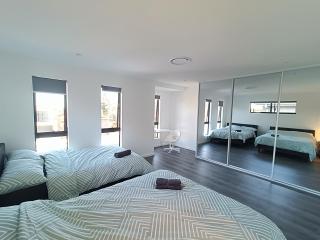 Spacious and Modern Family Room with Attached Bathroom - R97 - Guildford - 8