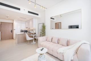 StayShort - 1 Bed Apartment in JVC Sleeps 2 with Private Pool - 5