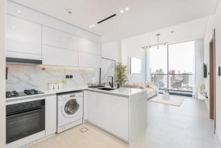 StayShort - 1 Bed Apartment in JVC Sleeps 2 with Private Pool - 3