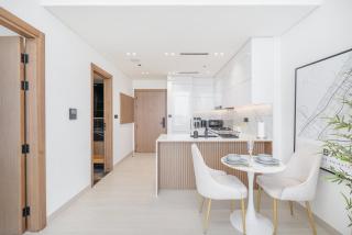 StayShort - 1 Bed Apartment in JVC Sleeps 2 with Private Pool - 2