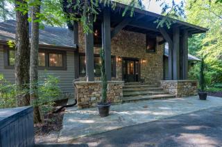 A Stoney River - Luxurious Cherry Log Riverfront Cabin - Hot Tub, Game Room, Multiple Decks, Views of Ellijay River, Goose Islan - 7