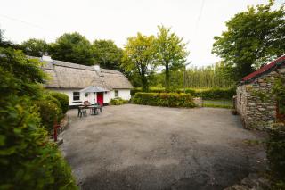 Longford Holiday Yellow Star Self-Catering Cottage - 3