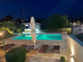 Stefhouse - - 5