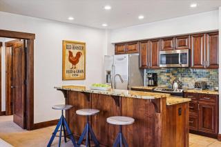 Luxury Crystal Peak Lodge 2 Bedroom Condo - Ski In, Ski Out - 4