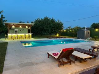 Stefhouse - - 8
