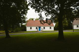 Longford Holiday Blue Sky Self Catering Cottage - 1
