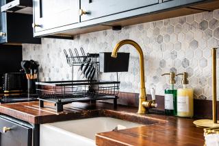 Spacious High End 3-Bedroom Apartment Sleeps 6 - - 8