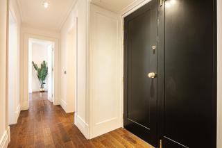 Spacious High End 3-Bedroom Apartment Sleeps 6 - - 3