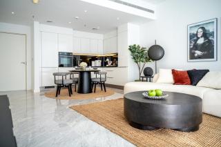 Luxurious Lake View 1BR - Business Bay - Pool - Gym - 4