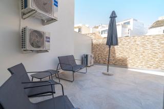 Relaxed 2BR Home with Backyard & Balconies,Tarxien - - 9