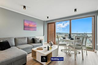 High-Rise 2 Bedroom Apartment By Boyeilles Apartments Short Lets & Serviced Accommodation Belfast With Free Parking & WiFi - 8