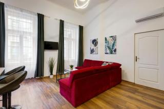 Comfy - Large Home in the Center - 1