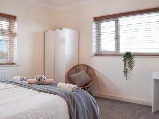 Lyncroft Holiday Bungalow - 1