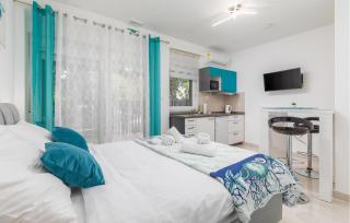 Lovely Apartment In Pula With Wifi - 0