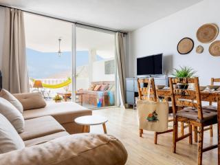 Modern 2-bedroom apartment with pool - 8