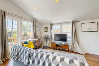 New Portland Neighborhood Studio - Portland - 9