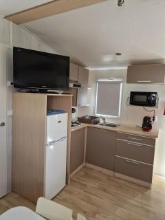 Mobil home en Provence - Camping 4 étoiles- 2 chambres -4 à 6 pers-clim-terrasse-TV - 3