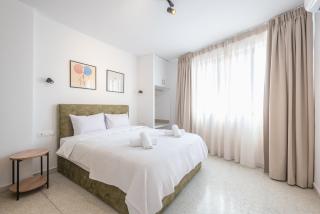 Spacious Couples Studio with Seating Area & Rooftop Vibes Zen Gaia By Tessera - Atene - 9