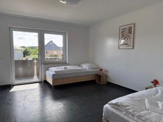 T&K Apartments - Wegberg - 4-7 room Apartments - private parking - WIFI - Fully equipped kitchen - Wegberg - 4