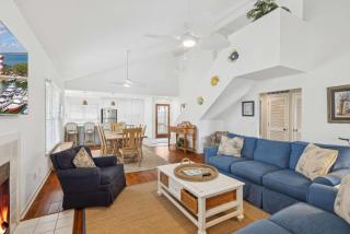 Coastal 4 BDR for 8 Walk to Beach - 1
