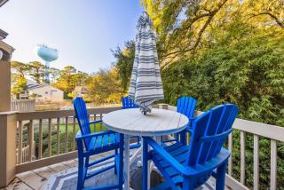 Chic 2 BDR for 6 with Shared Pool Near Harbortown - Hilton Head Island - 2