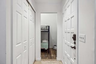 Chic 2 BDR for 6 with Shared Pool Near Harbortown - 5