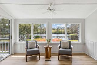 Chic Stay for 6 Near Beach Shops & Golf Course - 3