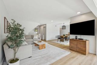Chic Stay for 6 Near Beach Shops & Golf Course - 1