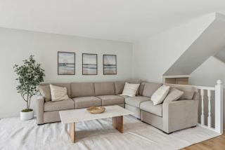 Chic Stay for 6 Near Beach Shops & Golf Course - 2