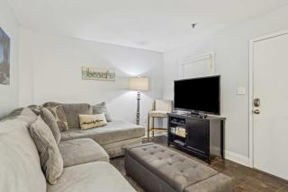 2 BDR with Shared Pool & Tennis Courts Walk to Beach - 2