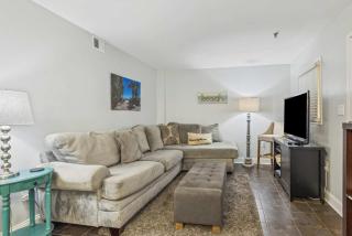2 BDR with Shared Pool & Tennis Courts Walk to Beach - 1
