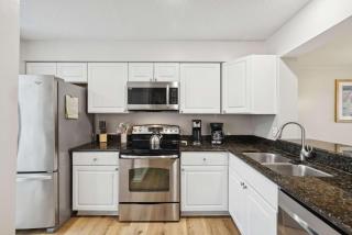 Charming Condo Overlooking Pool Minutes to Beach - 7