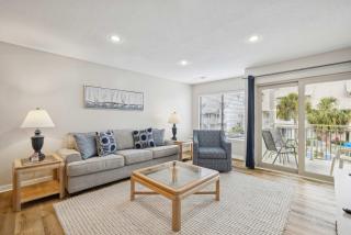 Charming Condo Overlooking Pool Minutes to Beach - Hilton Head Island - 4