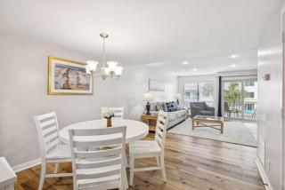 Charming Condo Overlooking Pool Minutes to Beach - Hilton Head Island - 1