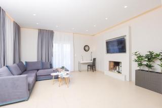 Rena's Villa - Perama - 4