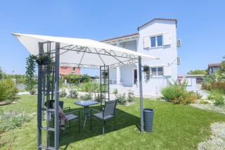 Rena's Villa - Perama - 8