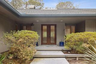 Beautiful 4BDR with Hot Tub & Pool Shuttle to Beach - 4