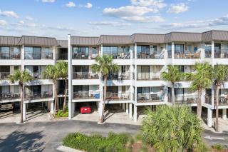 Beachfront Condo with Communal Pool & Ocean Views - Hilton Head Island - 2