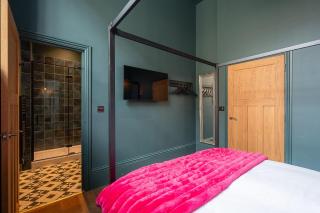 Vibrant 2-Bedroom Chapel Retreat - 3