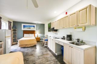 Resort Studio Rental with Community Pool in Naples! - Naples - 6