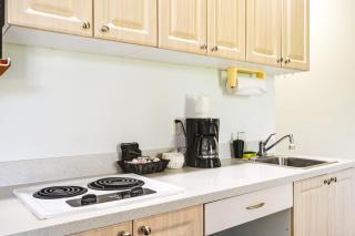 Resort Studio Rental with Community Pool in Naples! - Naples - 5