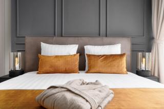 BLVD - Upgraded Highrise Suites - 4