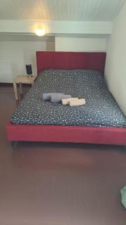 Roman Arch- low budget doublebed room in top center - 7