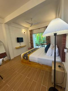 Blue Water Thoddoo Inn - 1