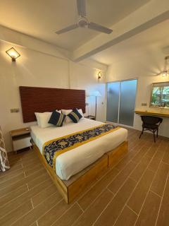 Blue Water Thoddoo Inn - 3