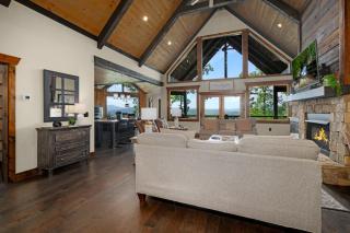 New Heights - Sweeping Mountain Views Await - 4
