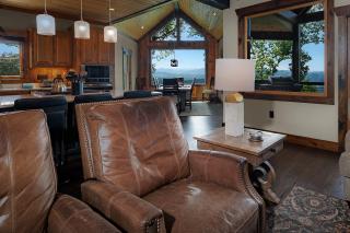 New Heights - Sweeping Mountain Views Await - 1